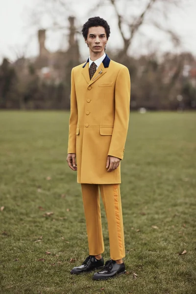 Look 16